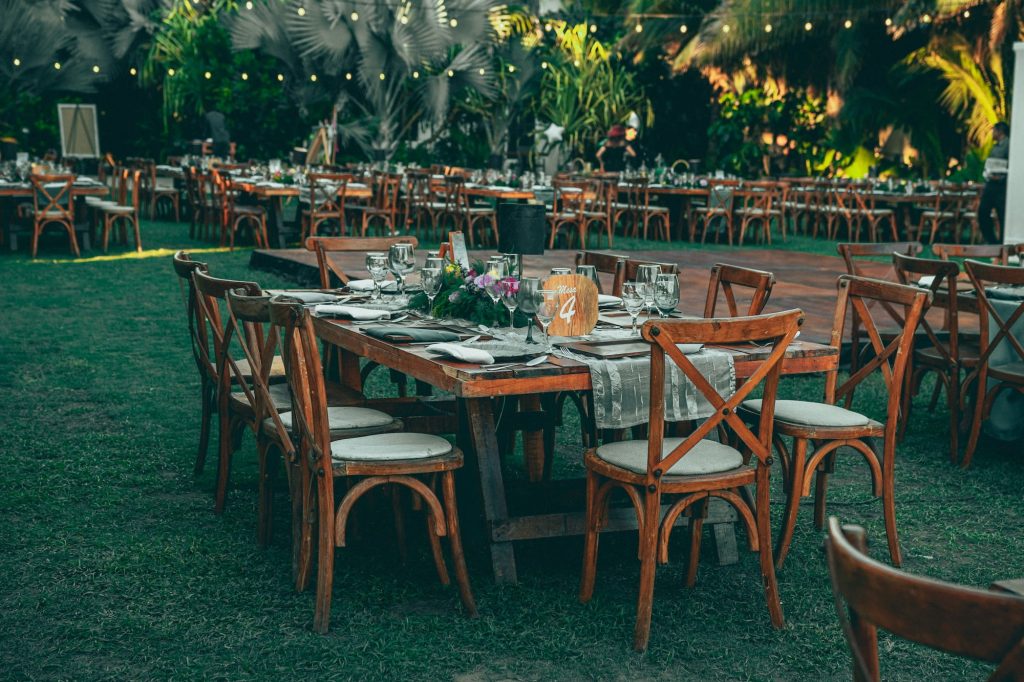 een romantische tuinbruiloft diner